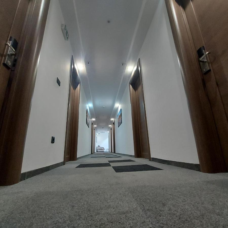 Hotel Kole Чачак Екстер'єр фото