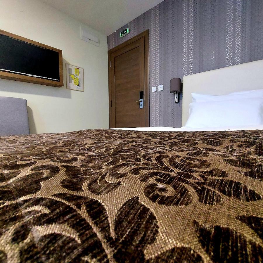 Hotel Kole Чачак Екстер'єр фото