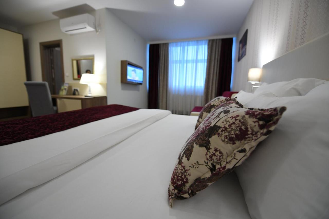 Hotel Kole Чачак Екстер'єр фото