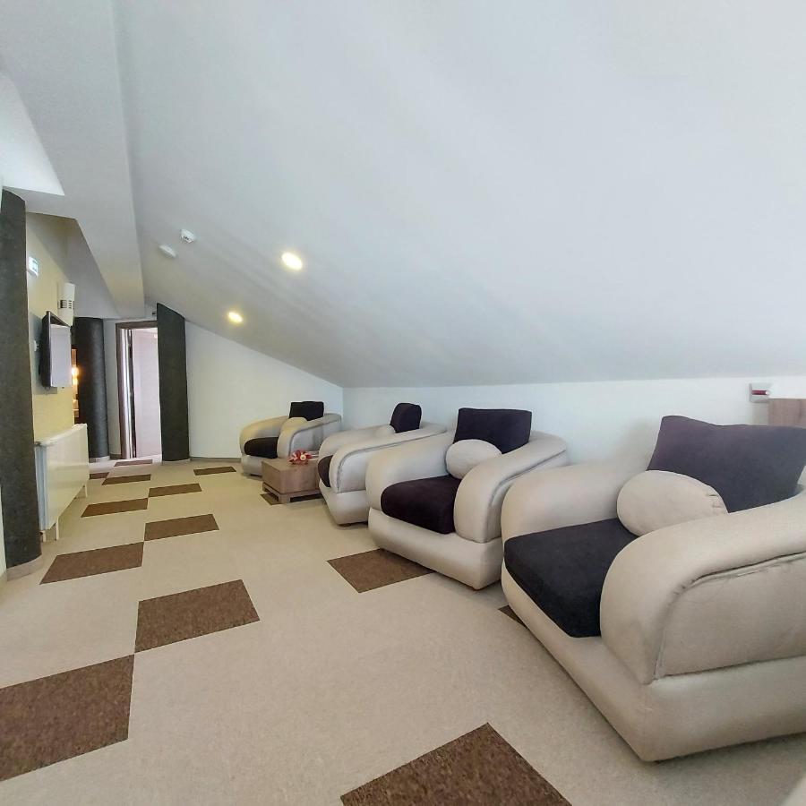 Hotel Kole Чачак Екстер'єр фото