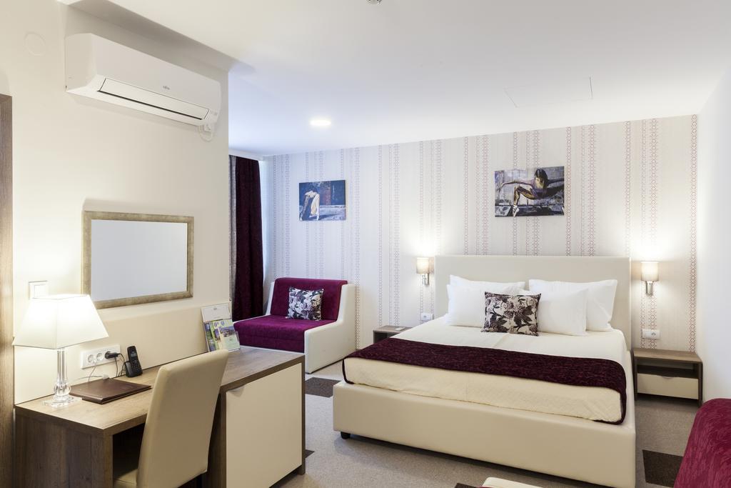 Hotel Kole Чачак Екстер'єр фото