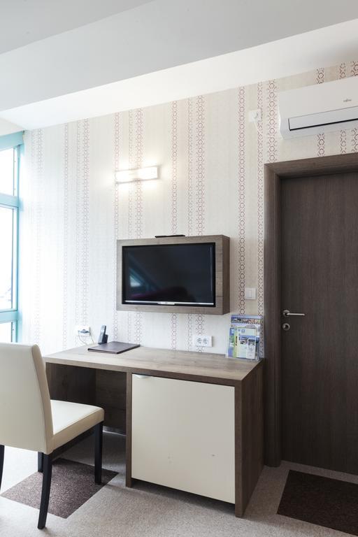 Hotel Kole Чачак Екстер'єр фото